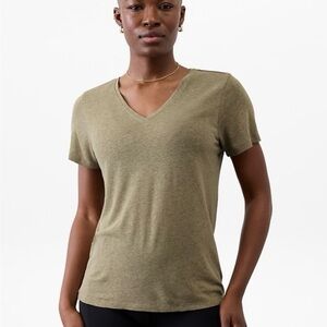 Athleta Getaway Linen Blend V-Neck Tee